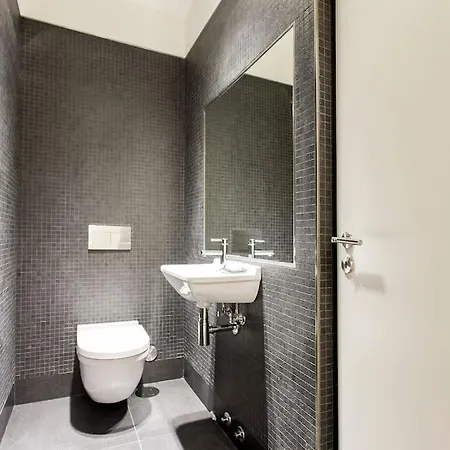 236 Av Liberdade With 24Hr Security And Free Parking